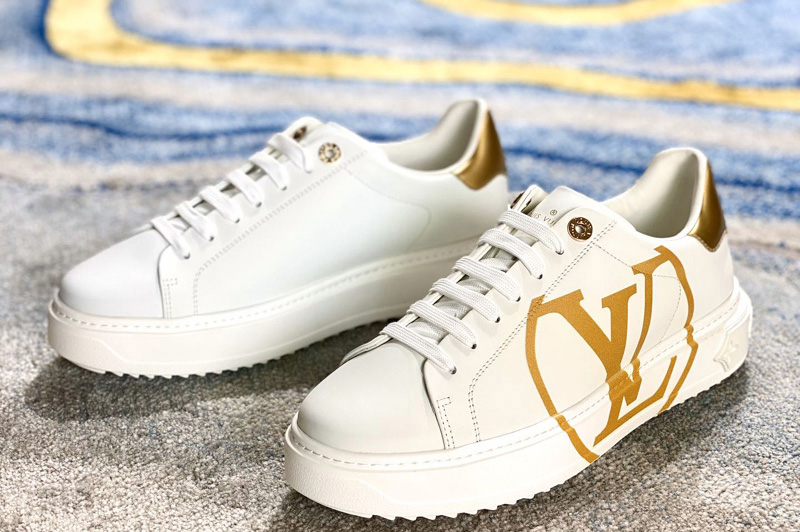 Louis Vuitton 1A8NIH LV Rivoli sneaker in white calf leather with an ...