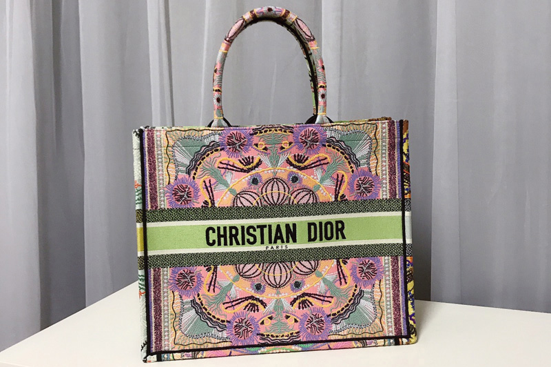 Christian Dior M1286 Dior book tote Bag in Dior Embroidery
