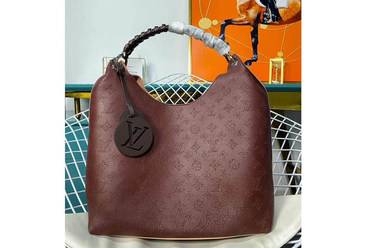 Louis Vuitton M53188 LV Carmel hobo bag in Bordeaux Mahina Calf leather