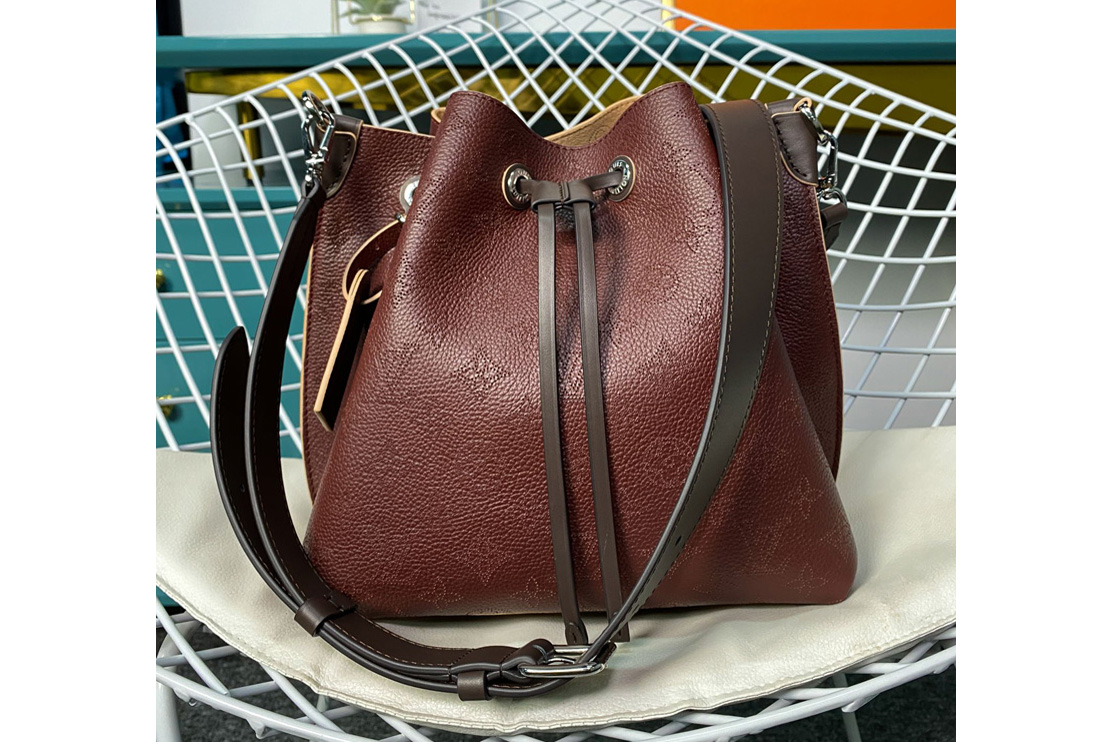 Louis Vuitton M55800 LV Muria bucket bag in Bordeaux Mahina Calf leather