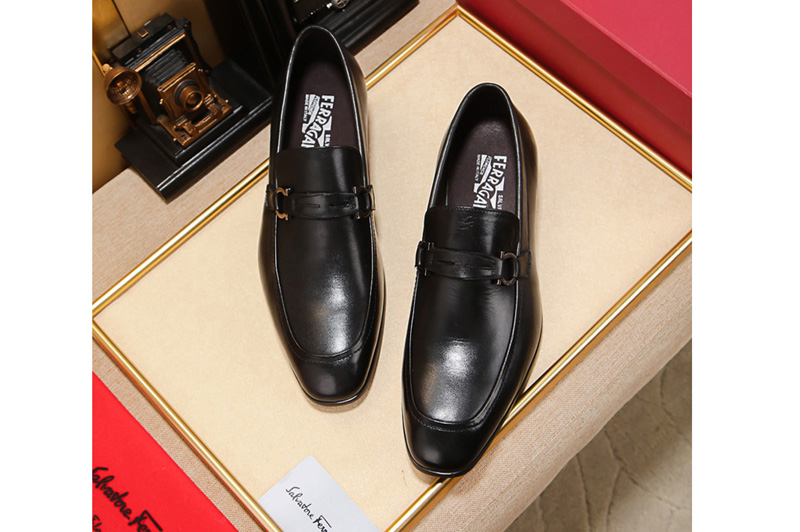 Men's Ferragamo Gancini Moccasin Shoe In Black Calfskin Leather