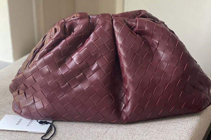 Bottega Veneta 576175 pouch bag Soft voluminous clutch in Bordeaux woven leather