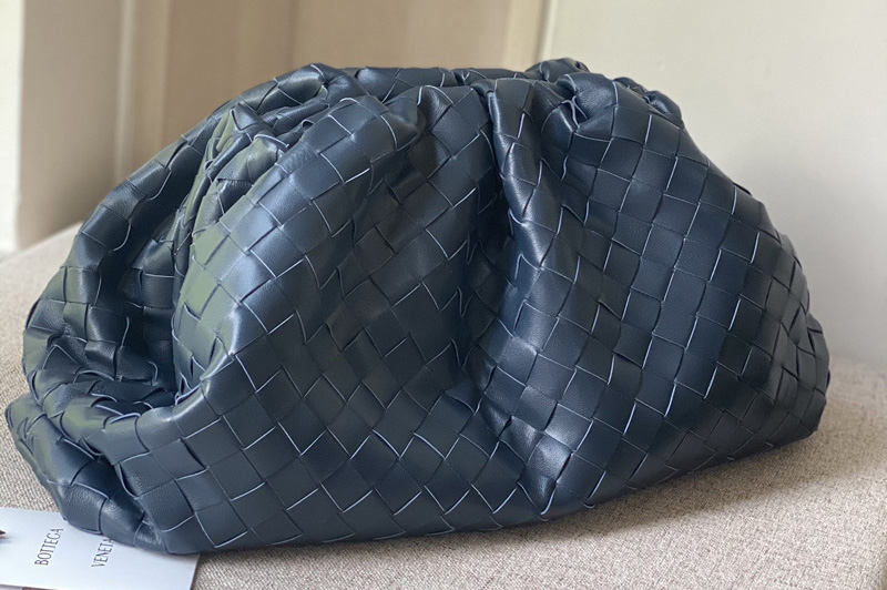 Bottega Veneta 576175 pouch bag Soft voluminous clutch in Blue woven leather