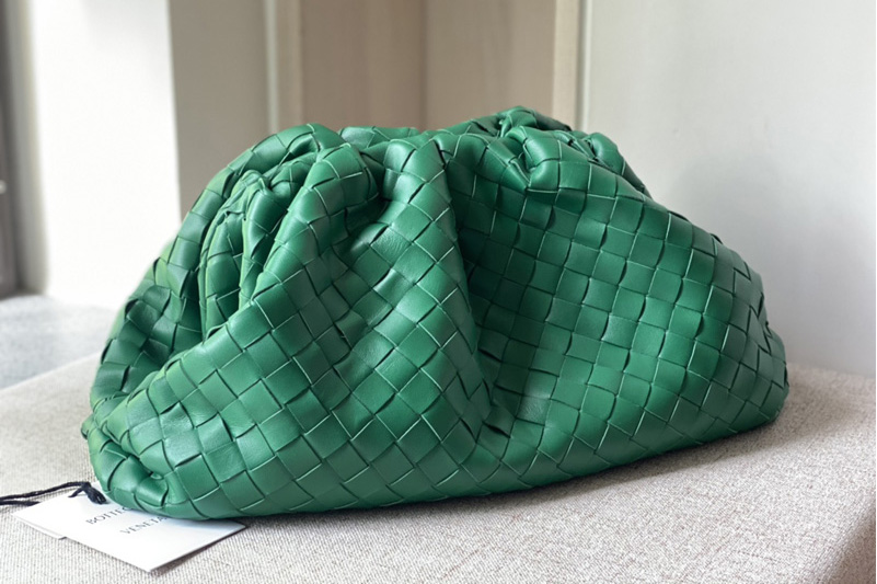 Bottega Veneta 576175 pouch bag Soft voluminous clutch in Green woven leather