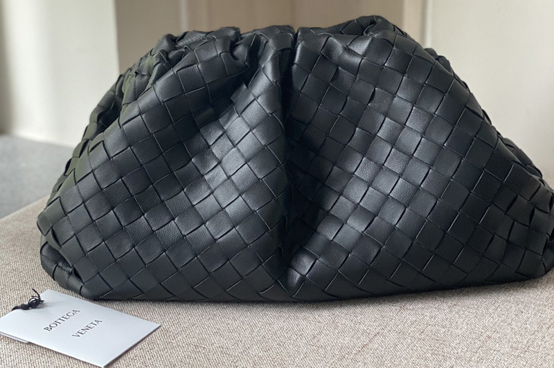 Bottega Veneta 576175 pouch bag Soft voluminous clutch in Black woven leather