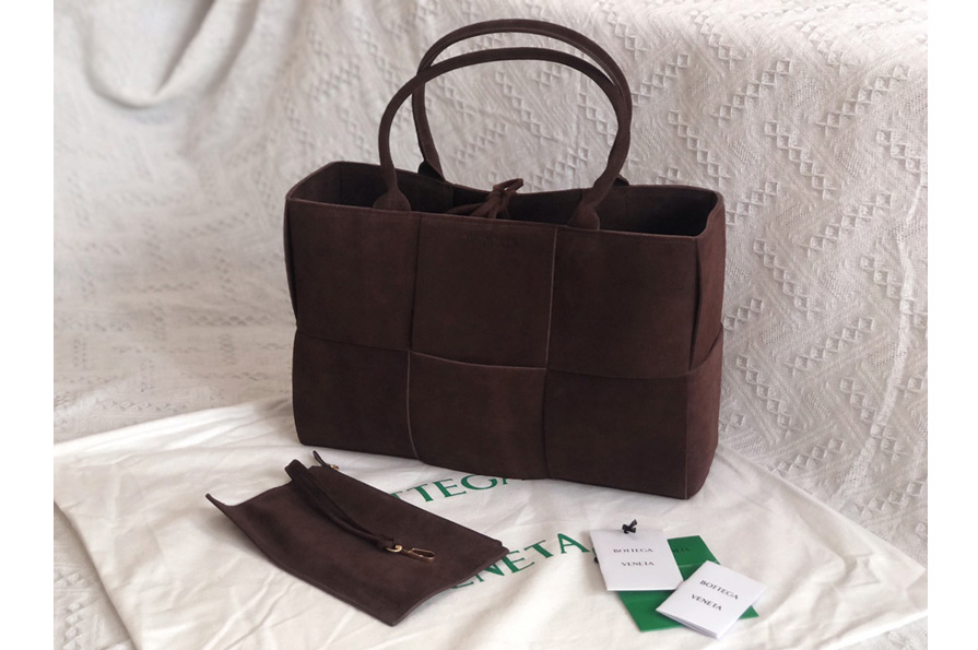 Bottega Veneta 609175 Arco tote Horizontal tote bag in Burgundy an orthogonal maxi weave