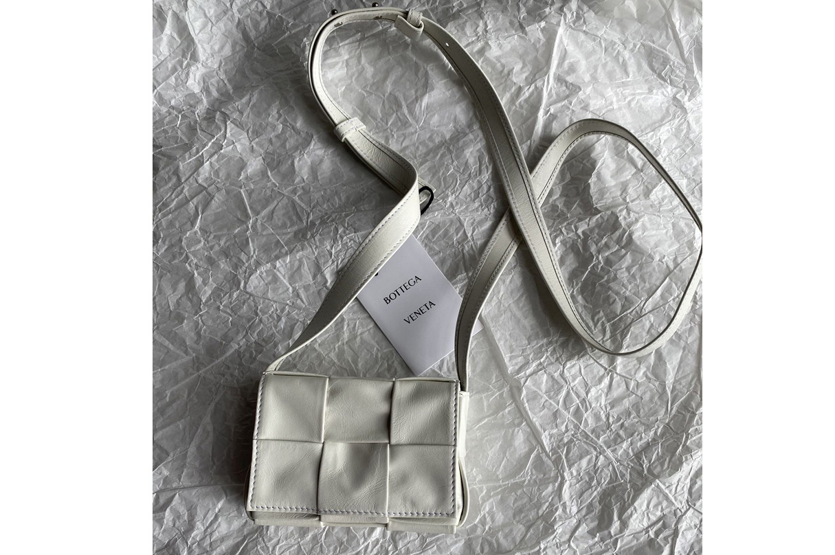 Bottega Veneta 667048 Cassette mini bag in White Intreccio leather