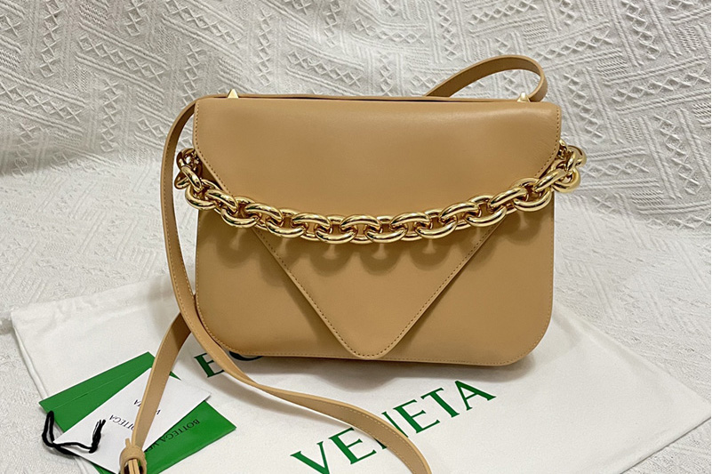 Bottega Veneta 667398 Mount Leather envelope bag in Almond Leather