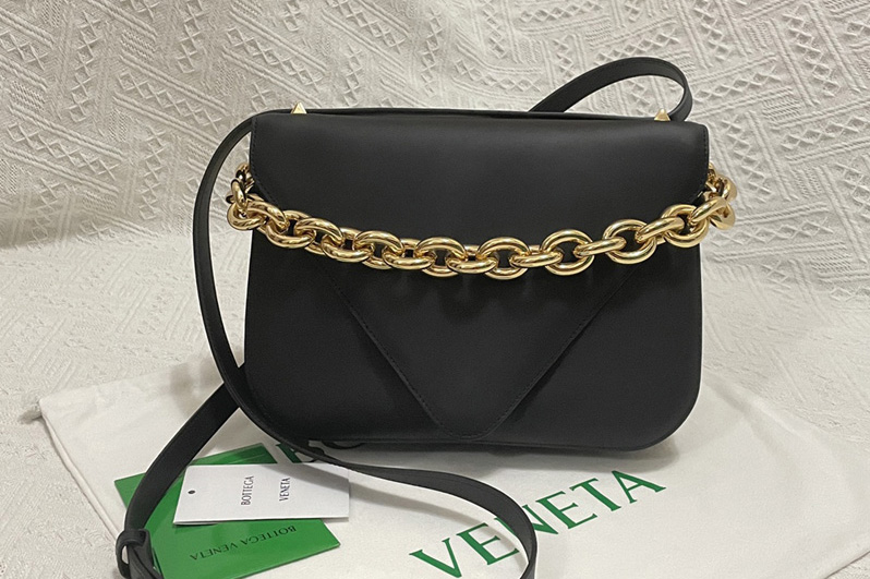 Bottega Veneta 667398 Mount Leather envelope bag in Black Leather