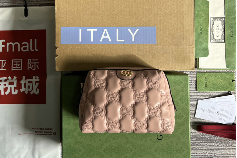 Gucci ‎726047 GG Matelassé beauty case in Light pink GG Matelassé leather