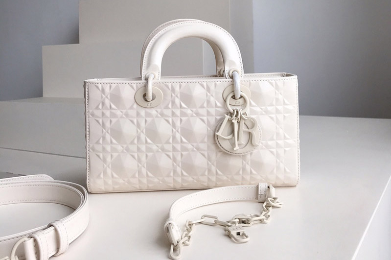 Dior M0540 Lady D-Joy bag in White Cannage Calfskin with Diamond Motif