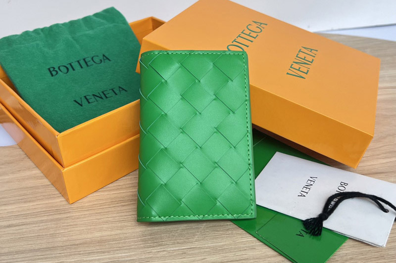 Bottega Veneta 592619 Flap Card Case in Green Intrecciato leather