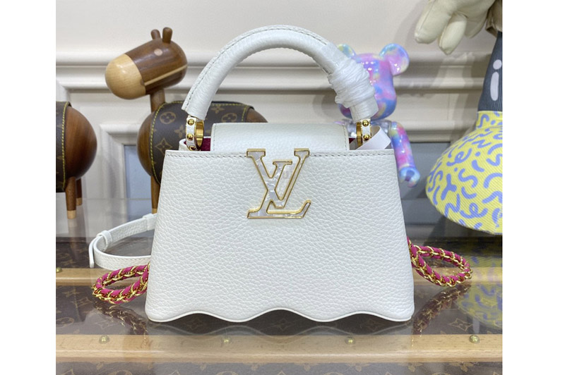 Louis Vuitton M22121 LV Capucines Mini handbag in White Taurillon leather