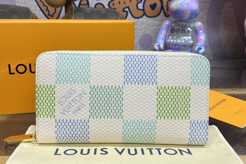 Louis Vuitton N40748 LV Zippy wallet in Pistachio Green Damier coated canvas