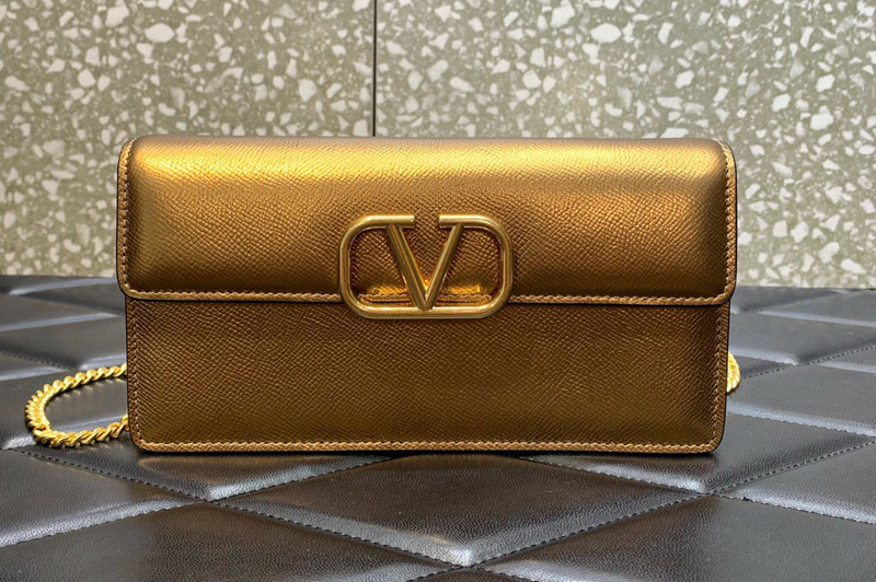 Valentino Garavani VLOGO textured-leather wallet in Gold Leather